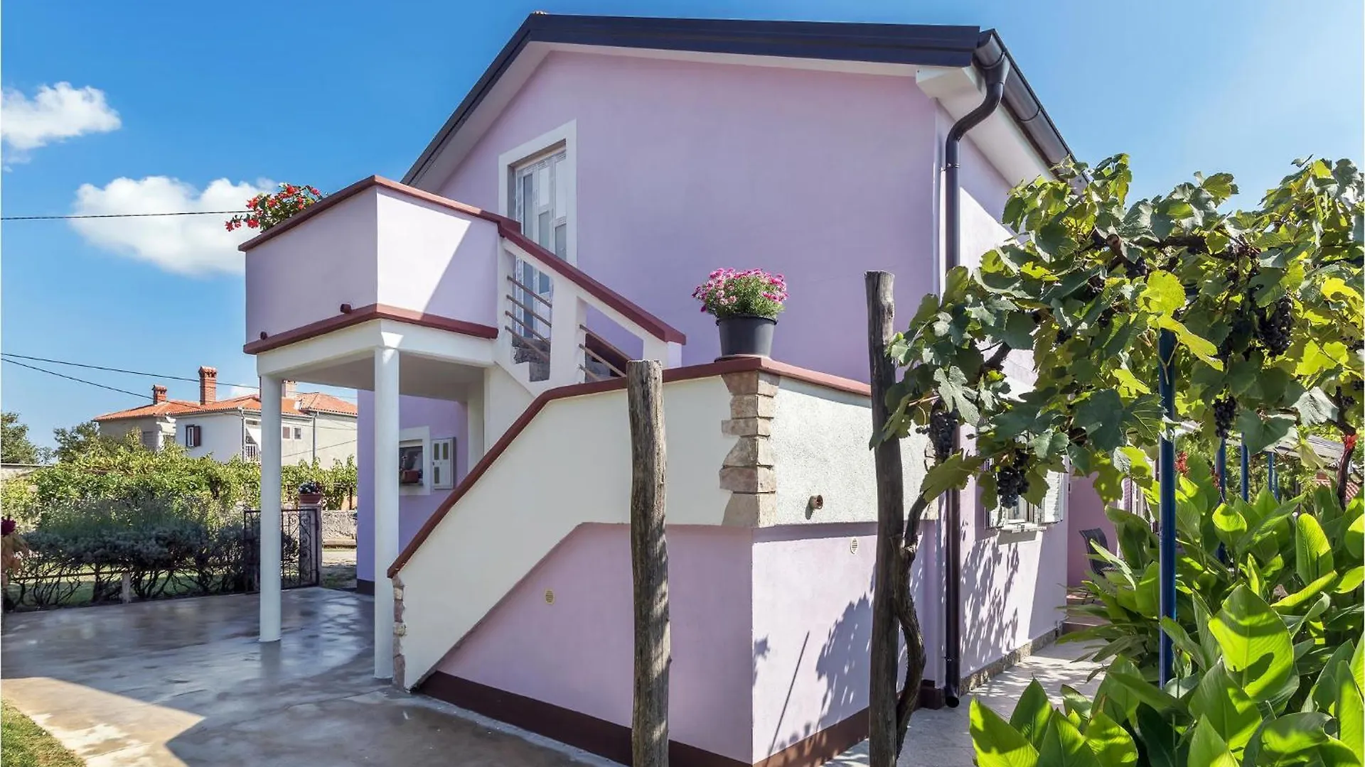 Awesome Home In Vinez With Kitchen Hébergement de vacances