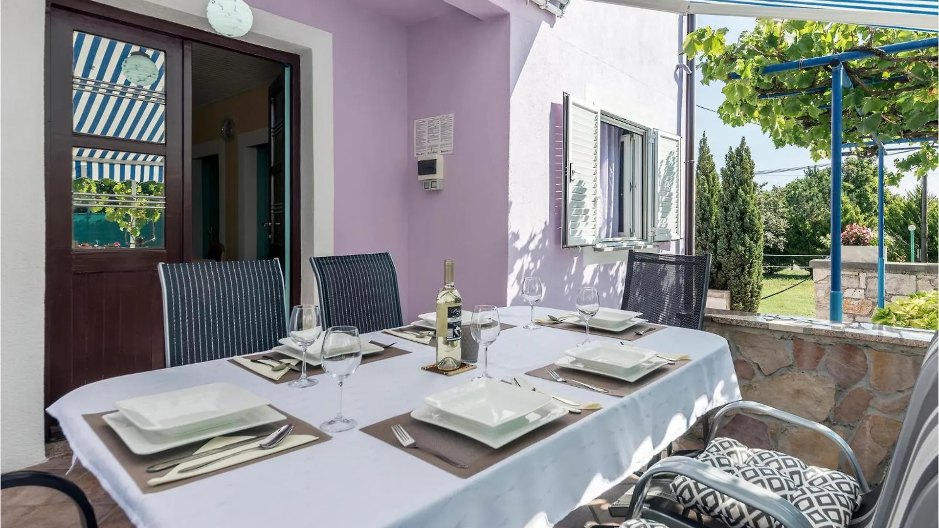 Awesome Home In Vinez With Kitchen Casa de Férias